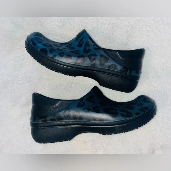 CROCS Comfort Clogs sz 8 - Picture 2 of 8